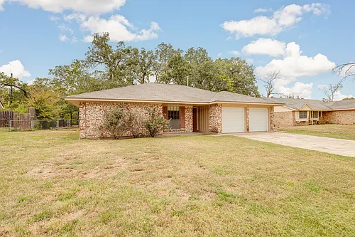 1201 Francis Dr Photo 1
