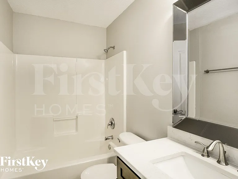 1689 Austin Ln — Photo 13