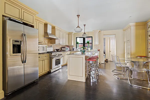 Sold by Corcoran | media 6