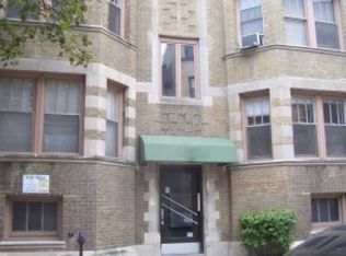 600 W Oakdale Ave, Chicago, IL 60657