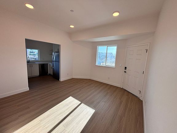 3rd image of 630 Harbour Way #B