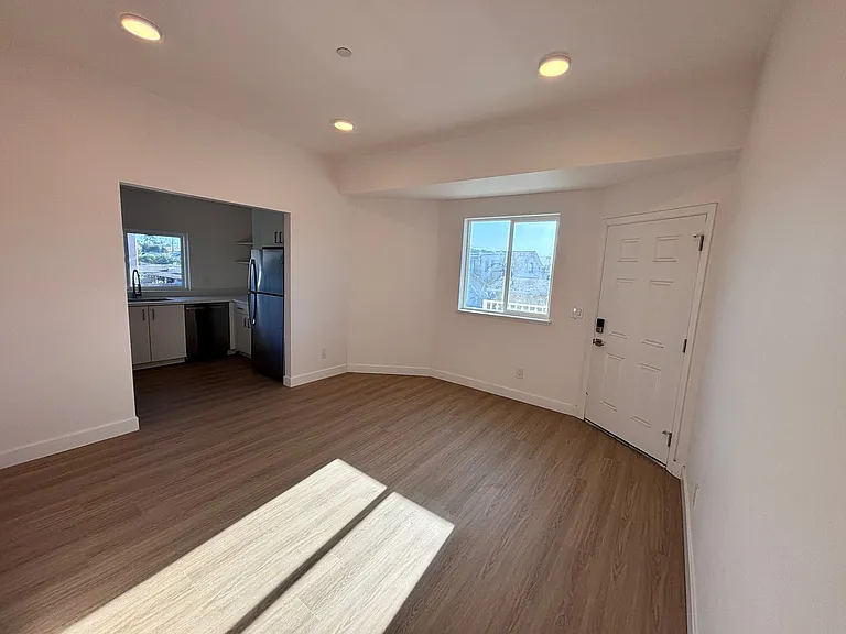 630 Harbour Way — Photo 21