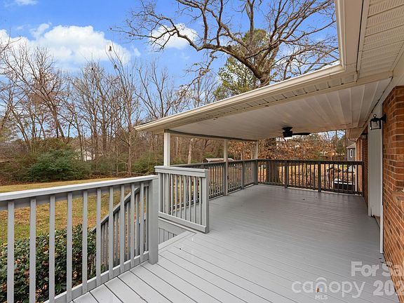 4th image of 784 Crestmont Dr SE