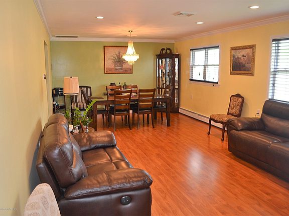 5th image of 38 Port Royal Dr