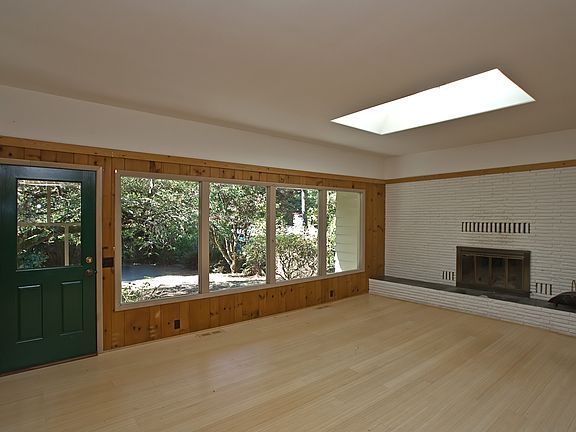 615 Elm - living room