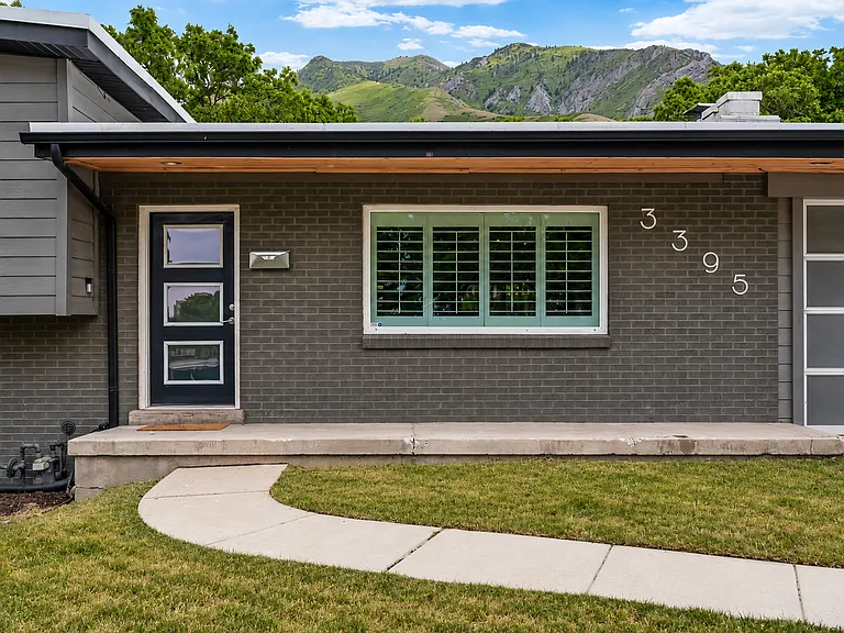 3395 E Larchmont Dr — Photo 4