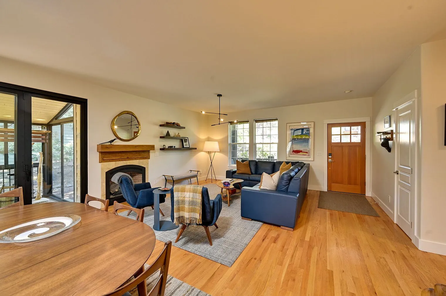 3 bed, 2.0 bath, 1797 sqft, $3,500 — Photo 2