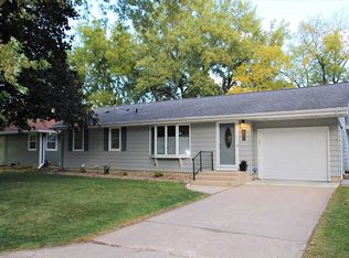 148 Sunny Cir, Mason City, IA 50401