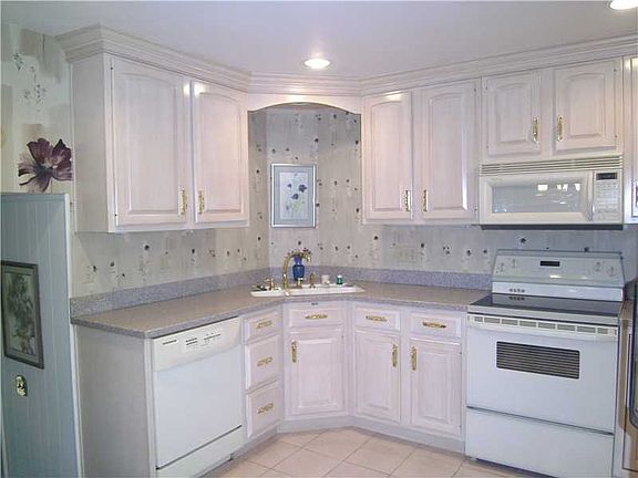 3rd image of 3034 McClellan Dr