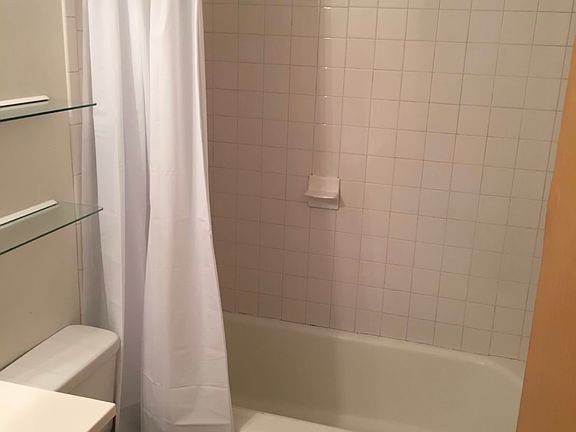 5th image of 429 E Park Ave APT D