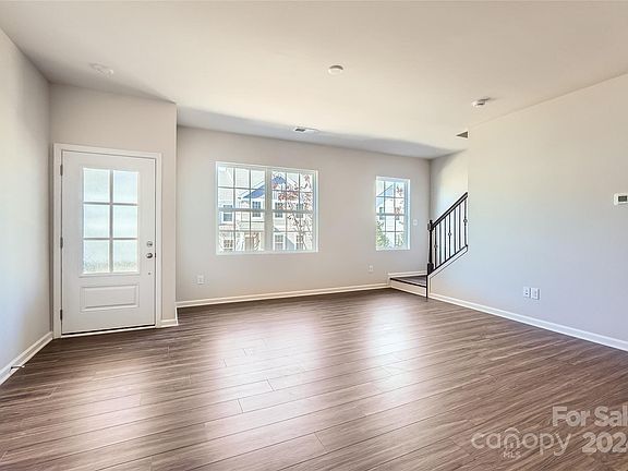 4th image of 9740 Inkberry Dr