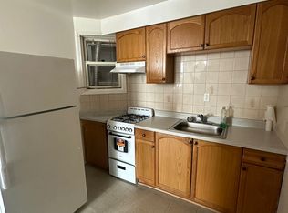 20-40 42nd St #2, Astoria, NY 11105