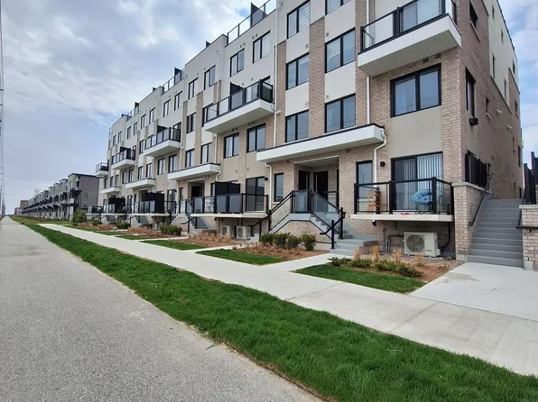 1695 Dersan St #304, Pickering, ON L1X 0S9