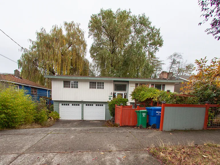 4826 26th Ave SW — Photo 1