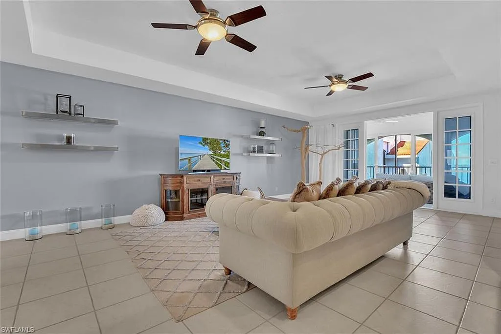 2 bed, 3.5 bath, 2180 sqft, $15,000 — Photo 2