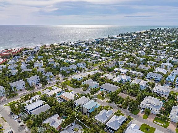 Enjoy the beach within a 5-minute walk!