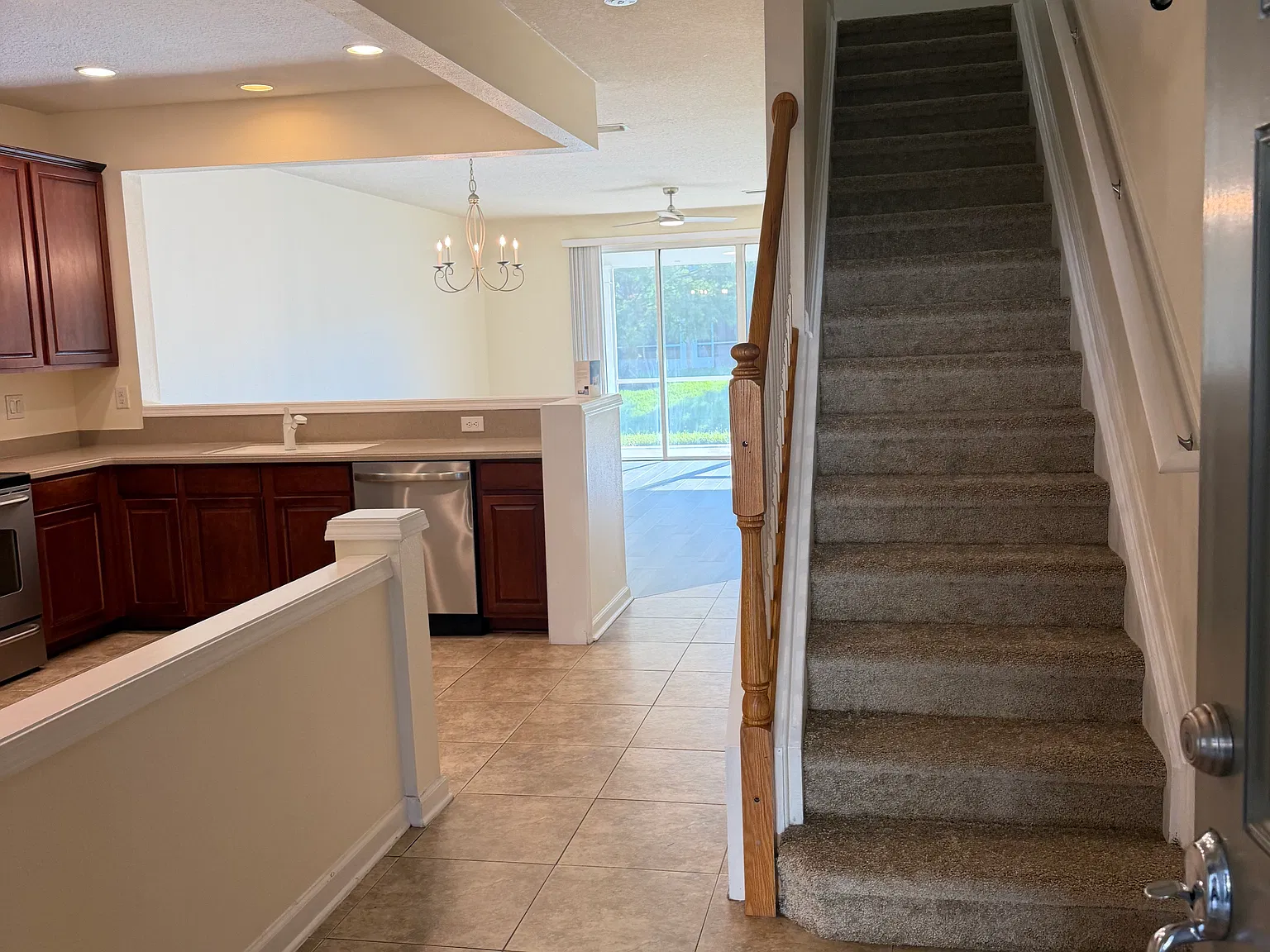 3 bed, 2.5 bath, 1684 sqft, $1,950 — Photo 3