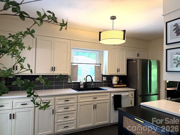 5th image of 1419 Redcoat Dr