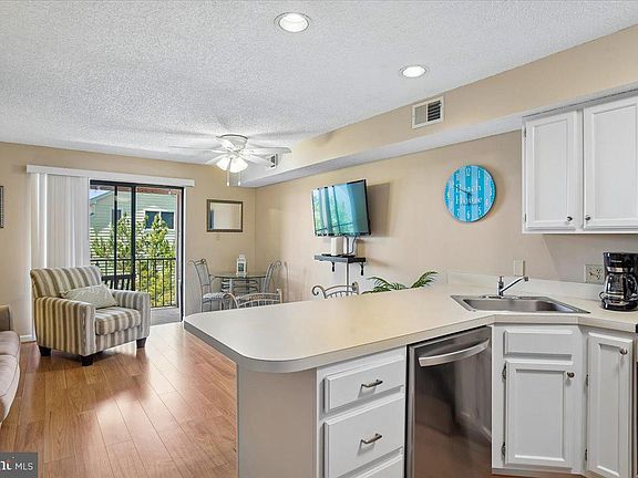 5th image of 204 33rd St #30302