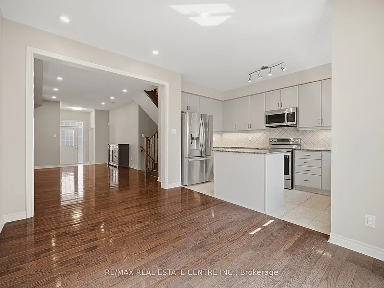 366 Hobbs Cres — Photo 14
