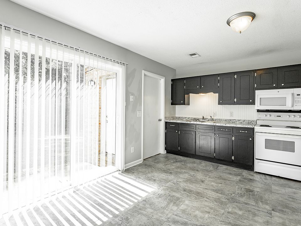1st image of 40 Saint Victors Ln #92
