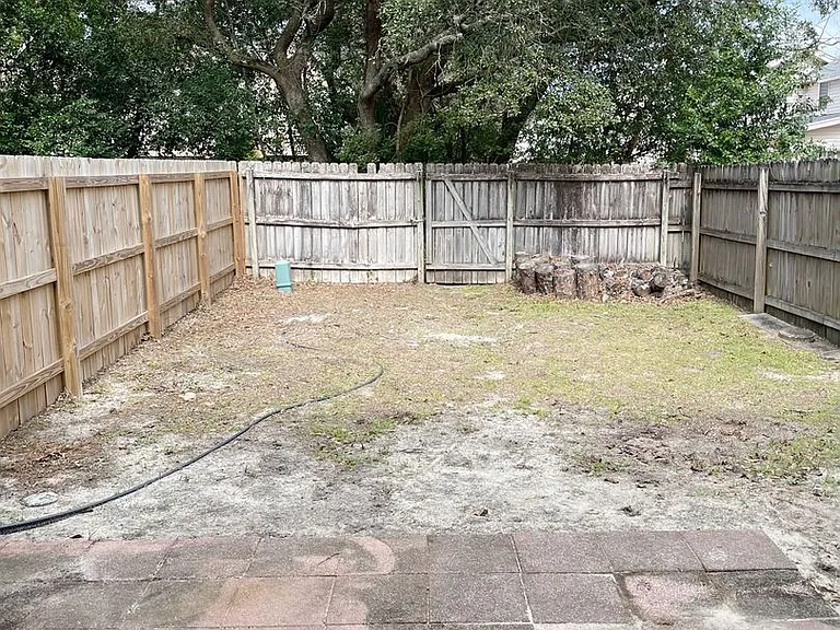 144 Valencia Dr — Photo 12