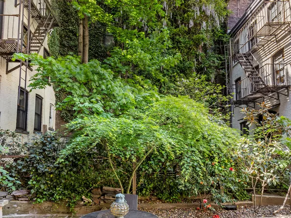 113 West 15th Street image 1 of 8
