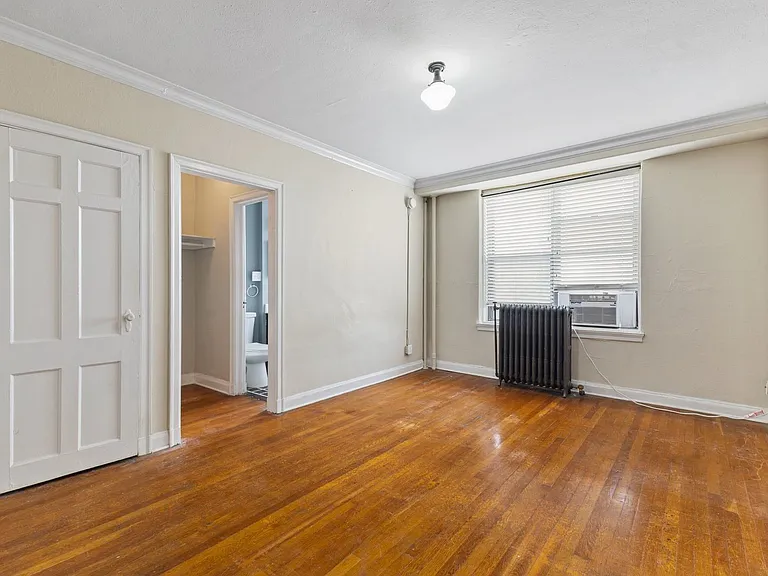Piccadilly Apartments — Photo 22