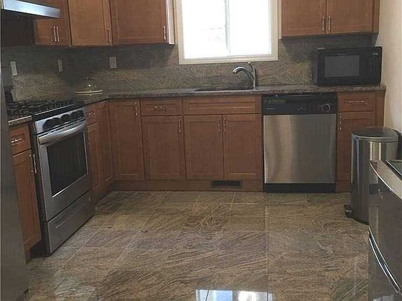 5th image of 3537 204th St Unit 1