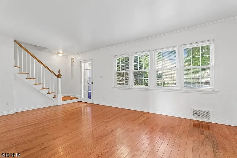3 bed, 1.5 bath, $4,500 — Photo 2