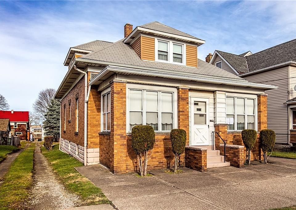1st image of 1048 W 21st St