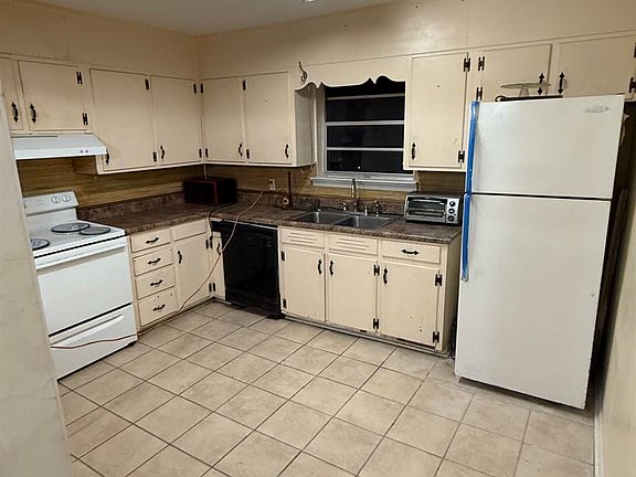 3rd image of 604 Overlook Dr