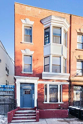 Rented by BLU Real Estate | media 30