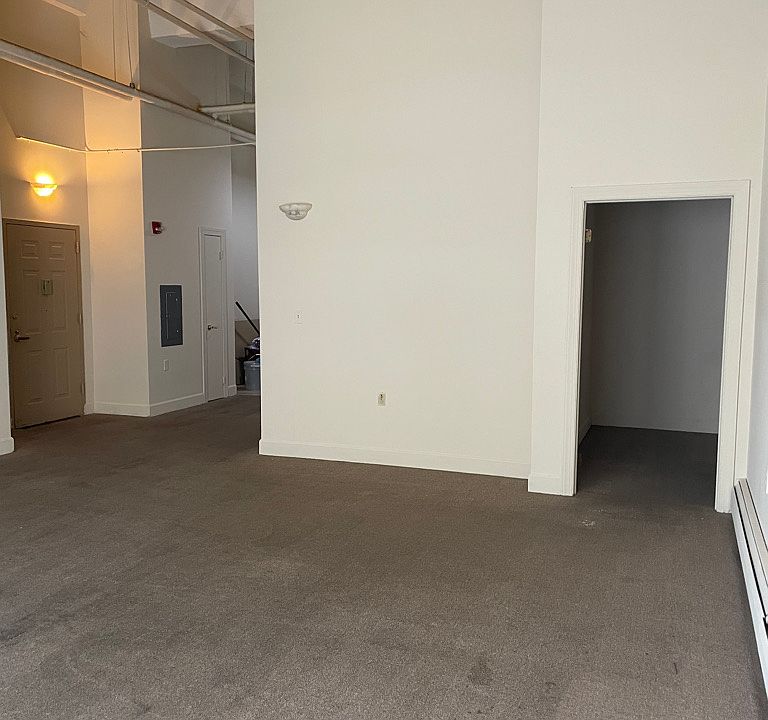 1st image of 937 Broadway St APT 105