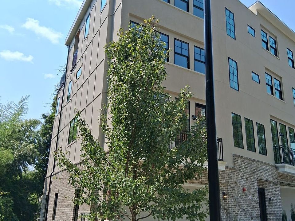 2nd image of 3525 Kingsboro Rd NE