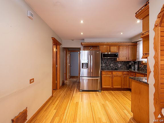 5th image of 4846 S Leclaire Ave