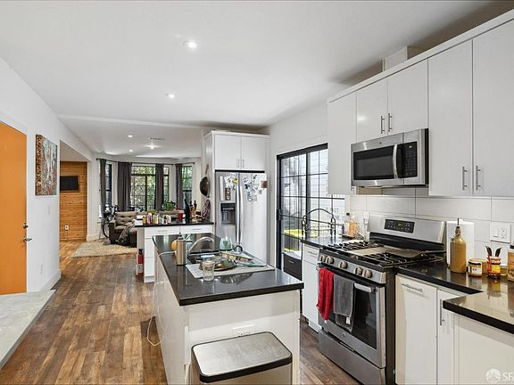 3rd image of 733-735 Minna St