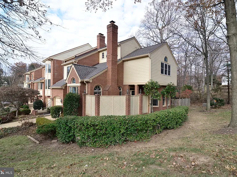 10200 Aspen Willow Dr — Photo 52