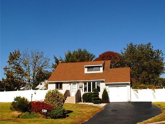 2nd image of 2 Sherwood Dr