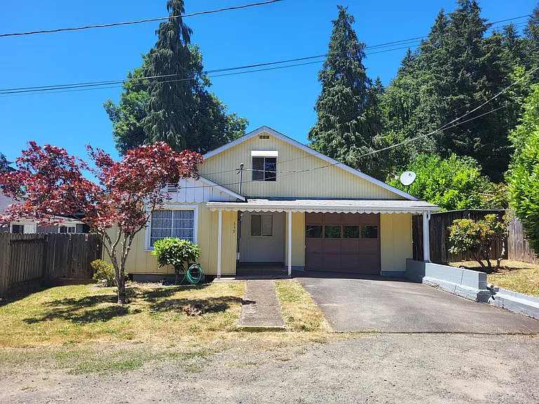 339 N G St — Photo 1