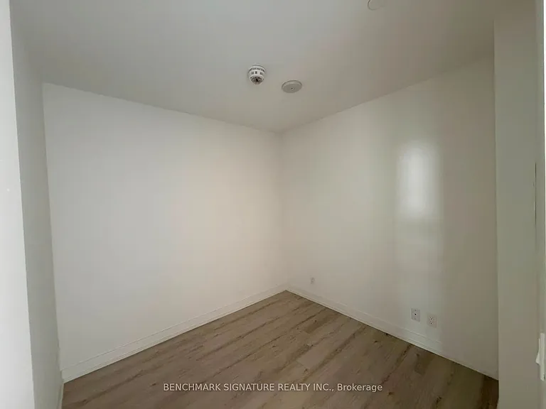 33 Helendale Ave #2613 — Photo 5