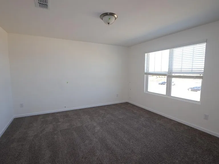 342 Rayland St — Photo 9