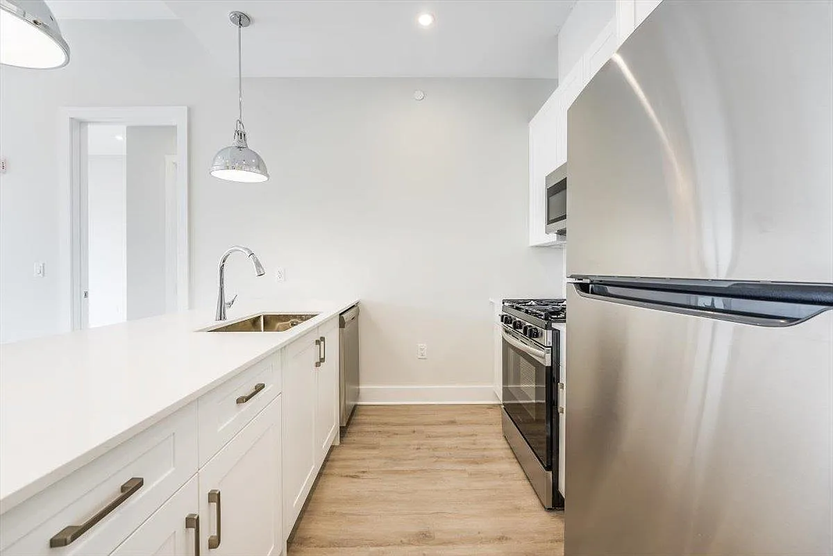 2 bed, 2.0 bath, 1211 sqft, $3,750 — Photo 2
