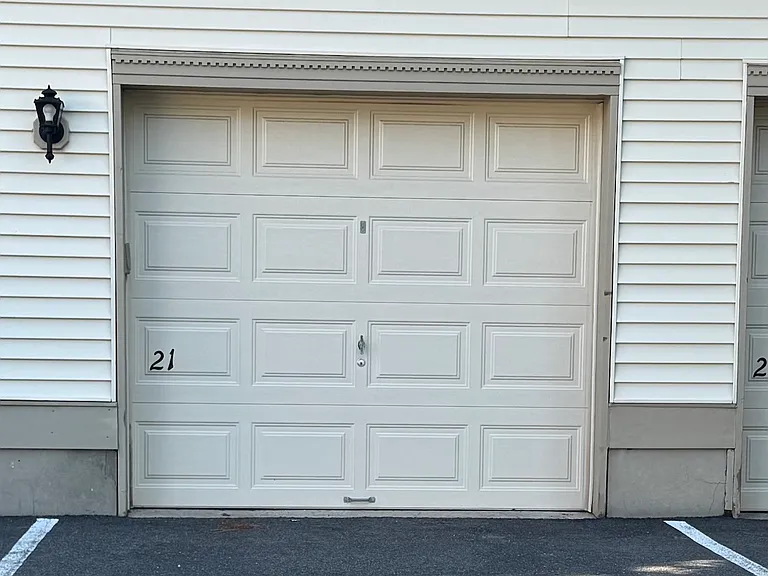 21 Springvalley Blvd — Photo 2