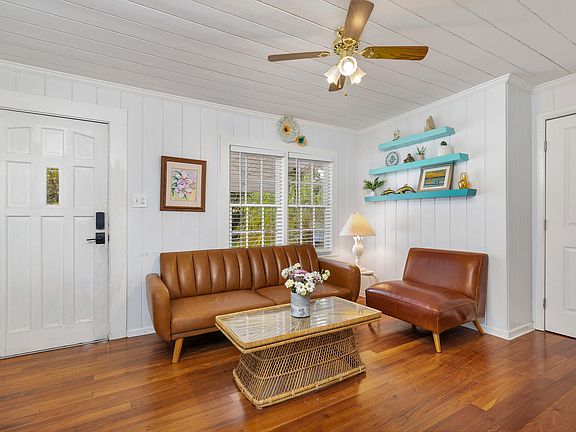 5th image of 8 Surf Road