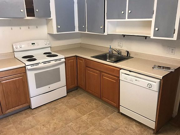 5th image of 3895 Moorhead Ave