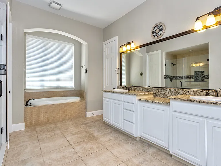 13336 Thornton Dr — Photo 26