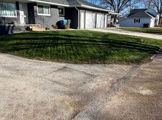 217-219 E Locust St, Geneseo, IL 61254