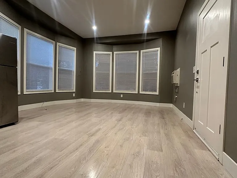 1131 Warren St & 1524 Willow - 1534 Willow #D — Photo 6