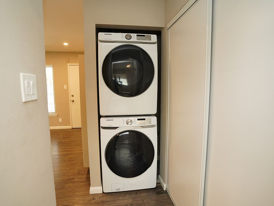 1st image of 148 Southwood Ctr #5